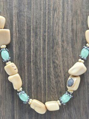 00's Stone Jade Beaded Necklace Artisan Made Single Strand Statement Costume